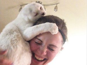 Diese Katze hilft ihrer Besitzerin dabei, Angstzustände zu überwinden