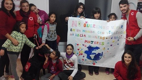 Hund als Therapiehilfe beim Roten Kreuz.