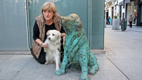 Monument für Straßenhunde in Galicien