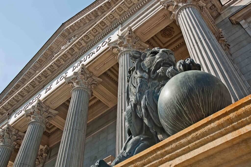 Der Spanische Löwe im Parlament